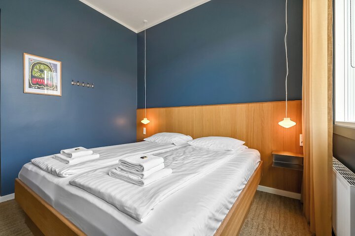 Room 4 of 40
