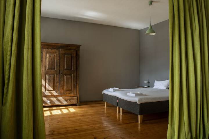 Room 25 of 63