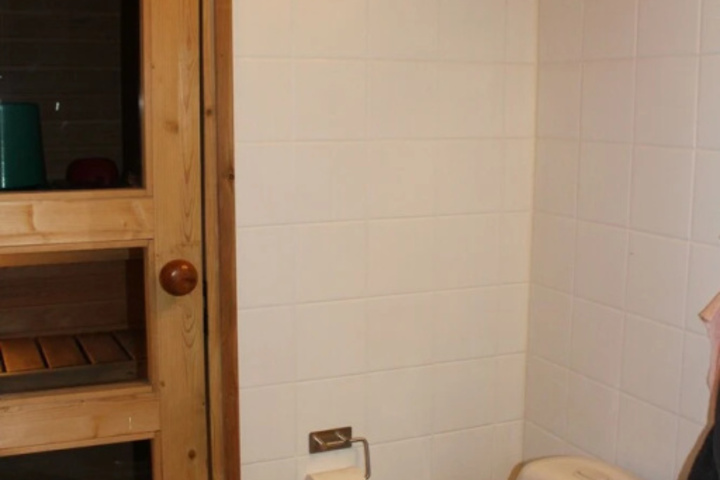 Room 7 of 8