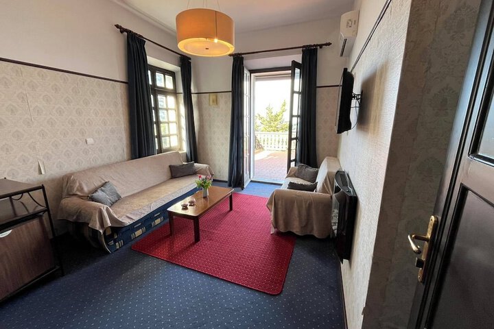 Room 33 of 120