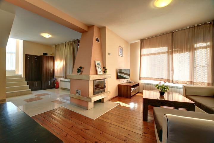 Room 33 of 38