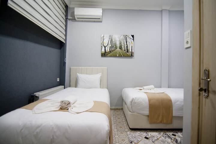 Room 25 of 83