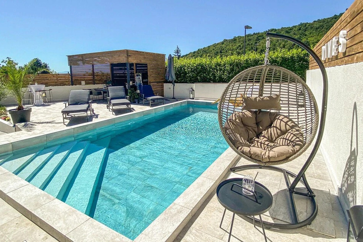 Pool 12 of 17