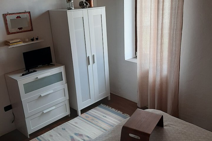 Room 8 of 18