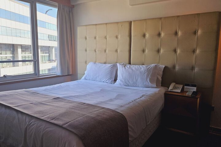 Room 32 of 77