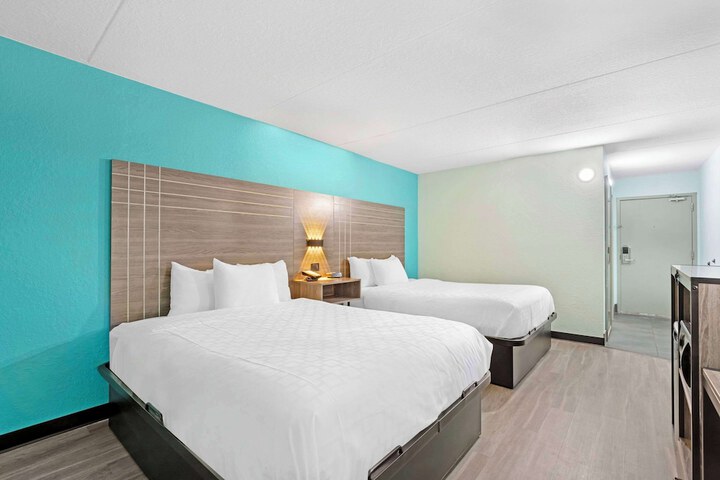 Quadruple Queen Bed (5 of 5)