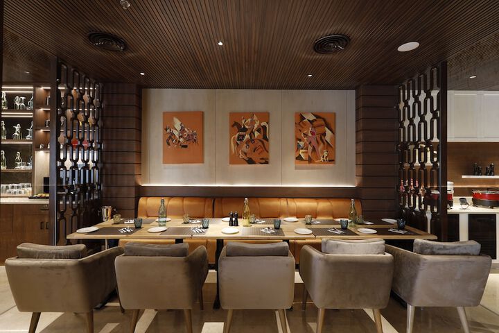Dining 44 of 52