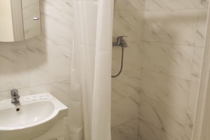 Room 105 of 128