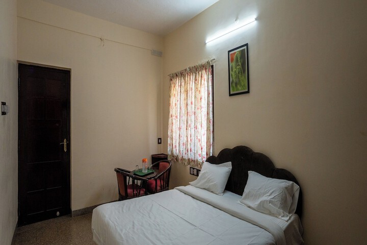 Room 6 of 53