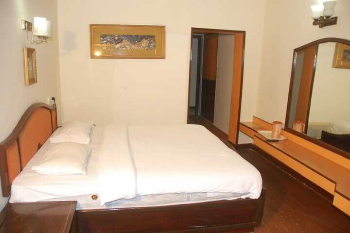 Room 6 of 15