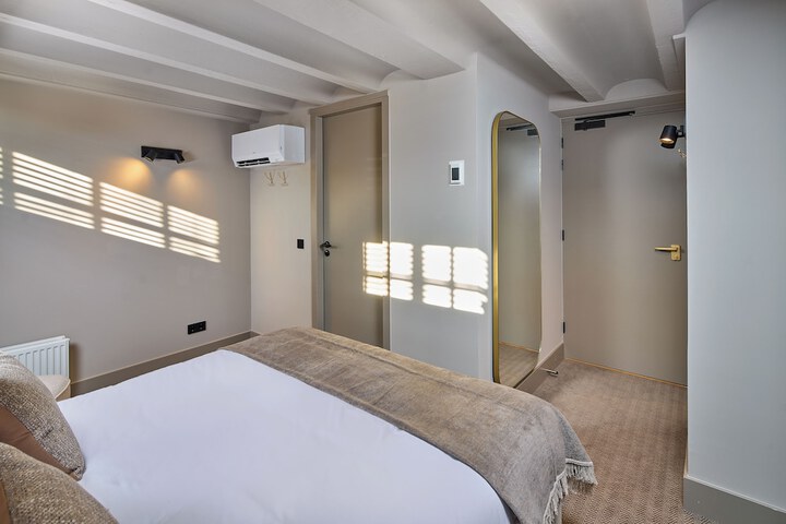 Room 3 of 34