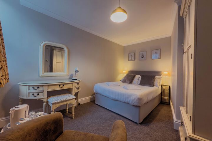 Room 10 of 27