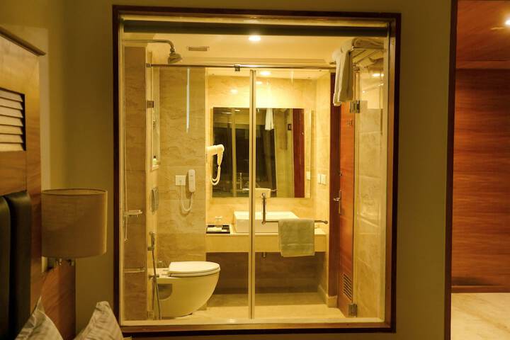 Room 17 of 35