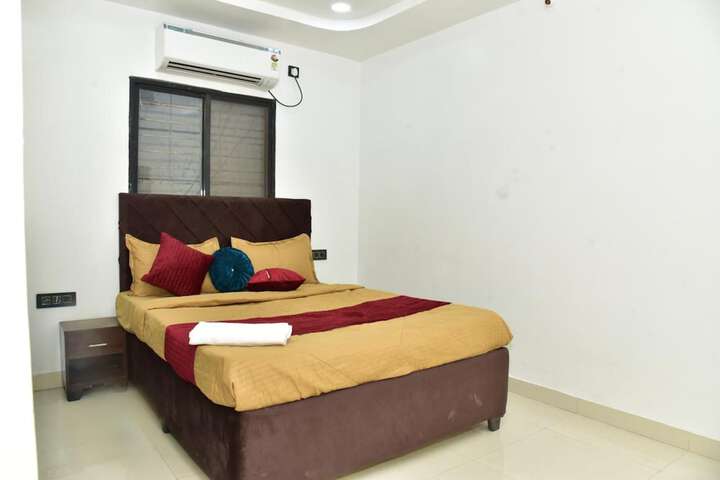 Room 12 of 38