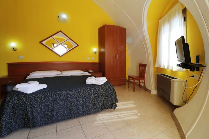 Room 65 of 150