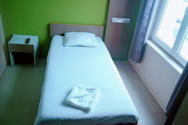 Room 6 of 48