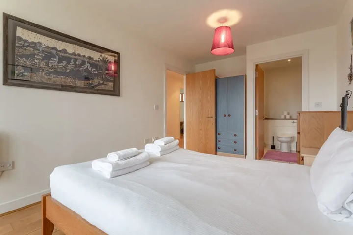 Room 5 of 11