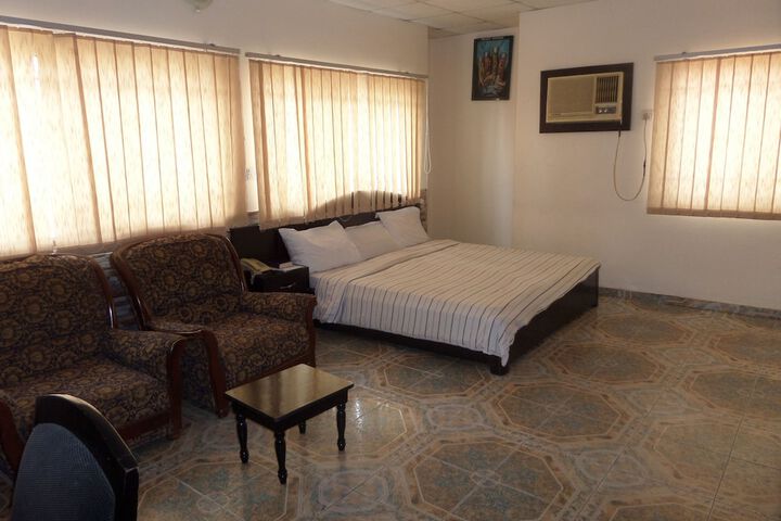 Room 5 of 16