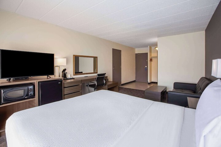 Room 15 of 48
