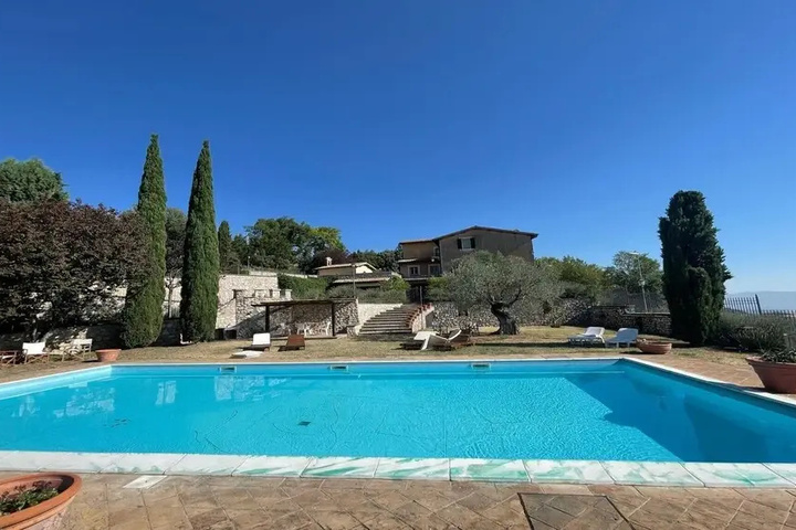 Pool 13 of 24