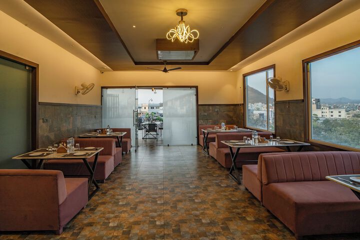 Dining 54 of 61