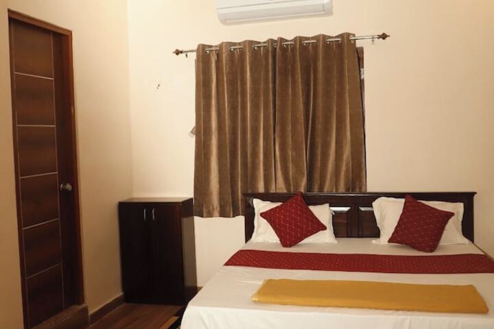Room 7 of 18