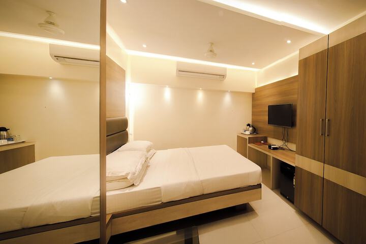Room 33 of 61