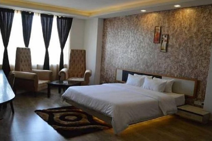 Room 13 of 35