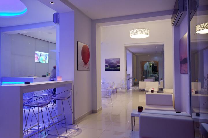 Lounge 56 of 63