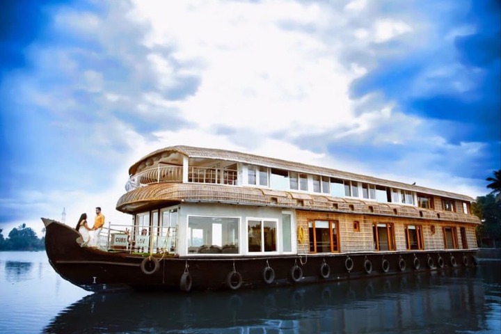 Indiavacationz Houseboat