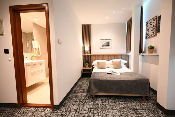 Room 26 of 45