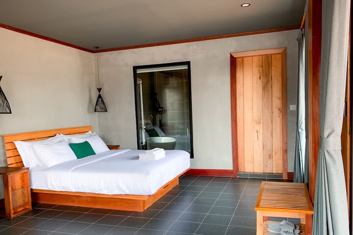 Room 3 of 9