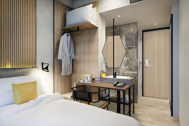 Room 3 of 10