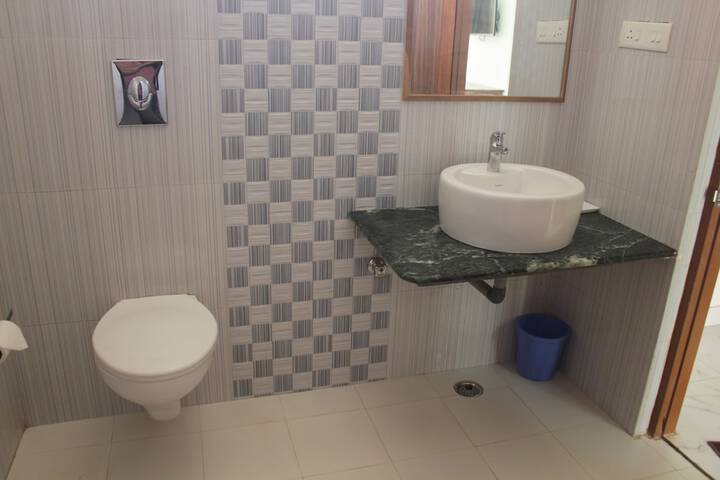 Room 16 of 32