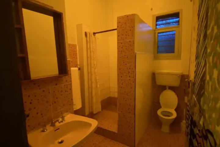 Room 7 of 12