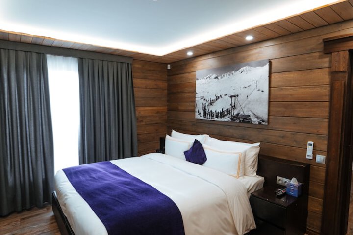 Room 5 of 107