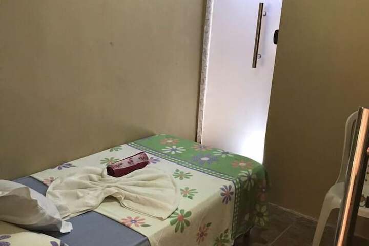 Room 3 of 48