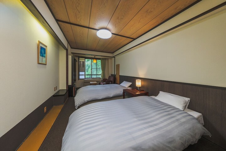 Room 14 of 33
