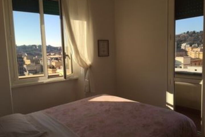 Room 10 of 27