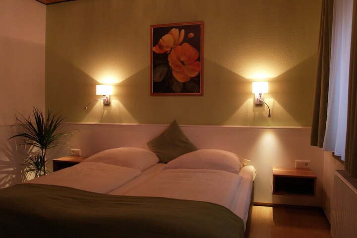 Room 8 of 76