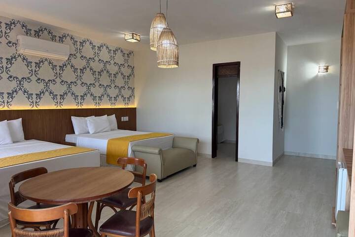 Room 6 of 102