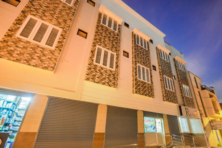 OYO 70250 Royal Residency