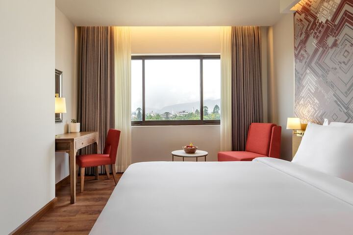 Room 4 of 25