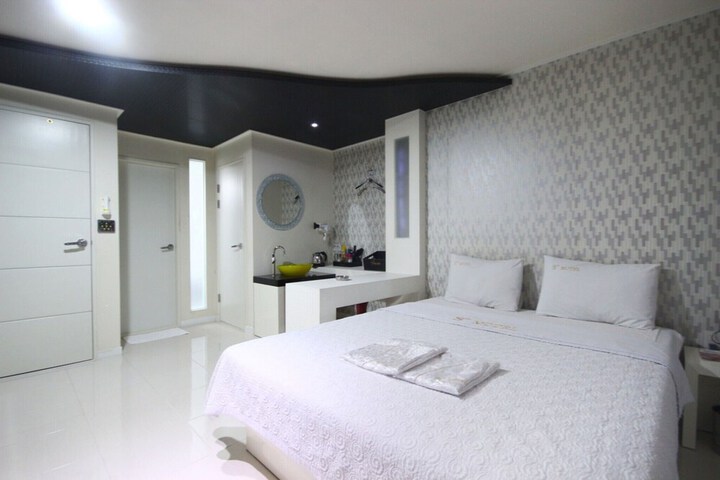 Room 19 of 33