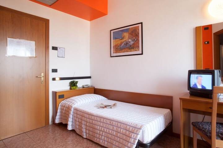 Room 16 of 61