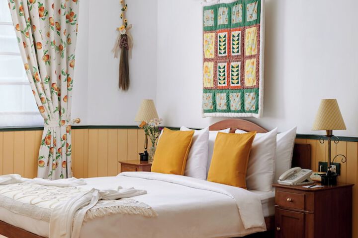 Room 15 of 38