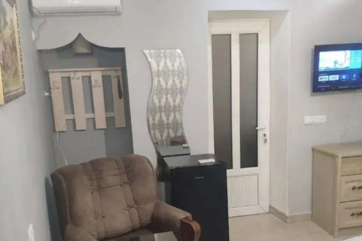 Room 8 of 10