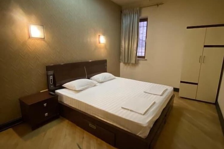 Room 2 of 6