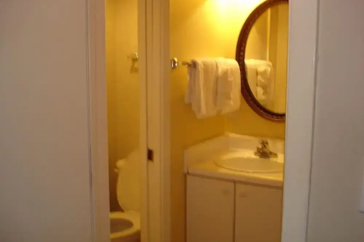 Room 8 of 16