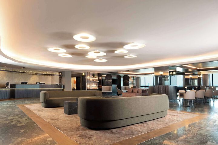 Entrance & Lobby